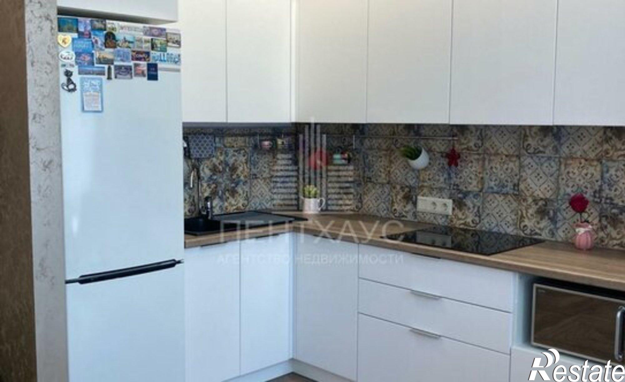 Купить квартиру за 10 000 000 рублей на Учительская улица, 6