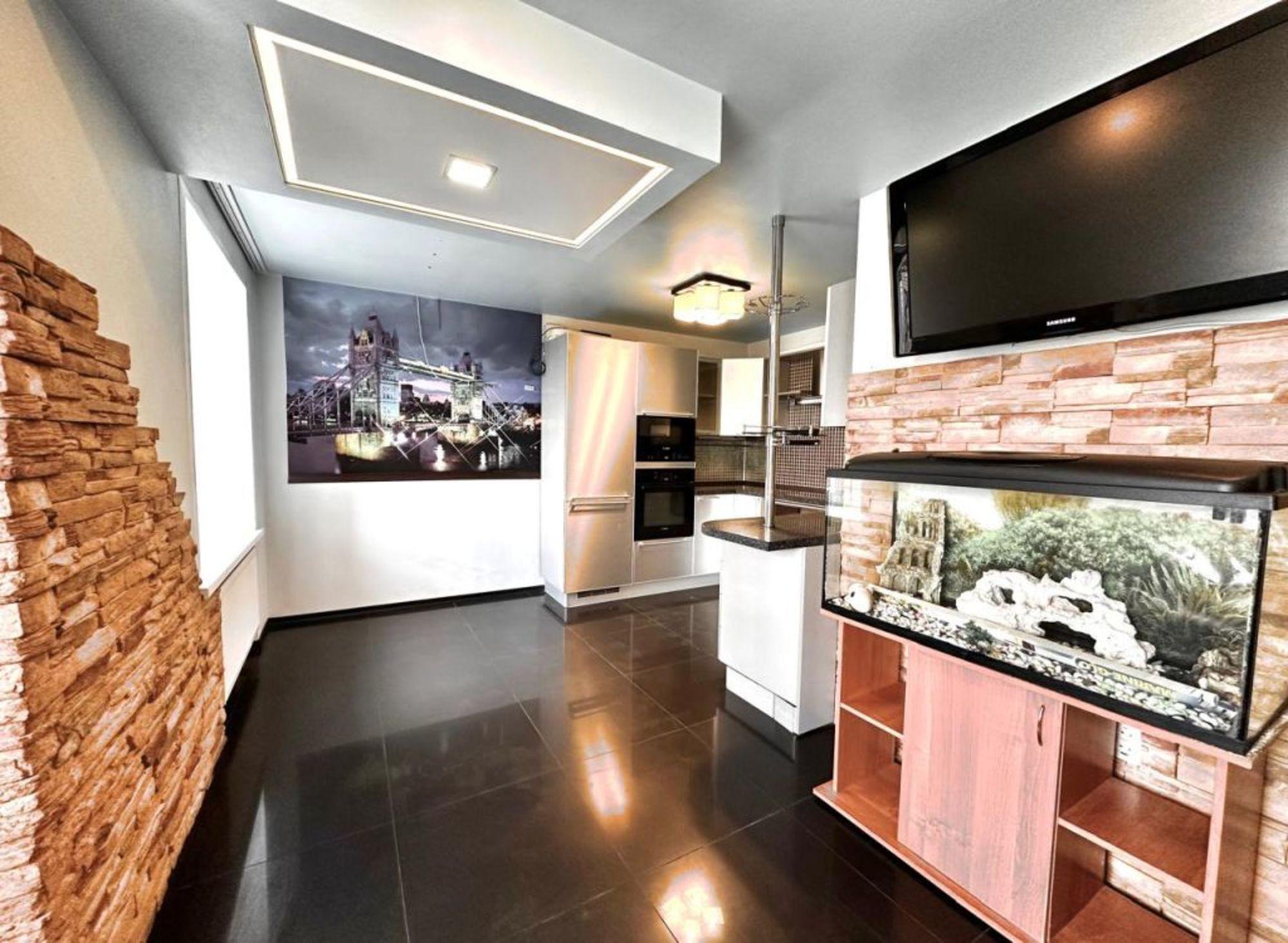 Купить квартиру за 10 000 000 рублей на Василисина ул, 8б