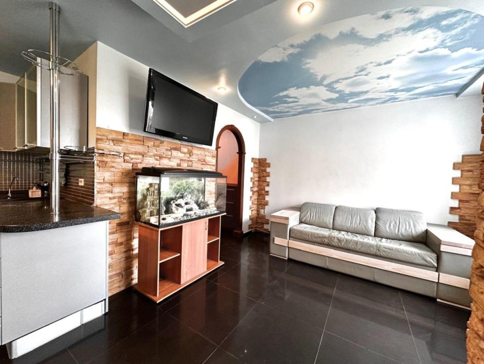 Купить квартиру за 10 000 000 рублей на Василисина ул, 8б