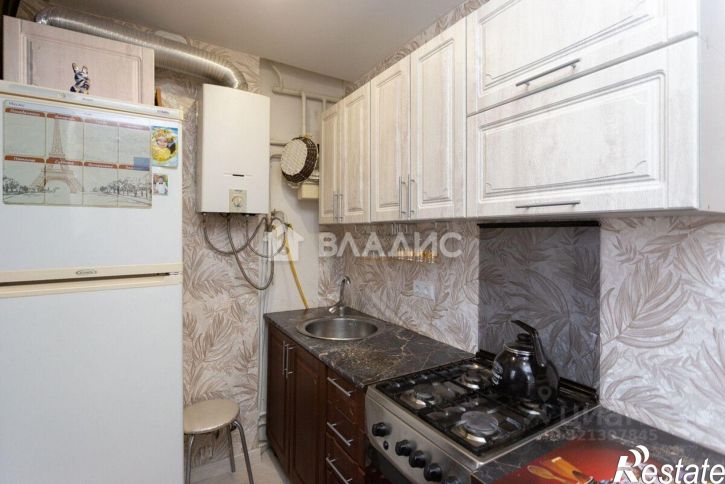 2-комн квартира улица Стасова, 15/12,  д. 15/12