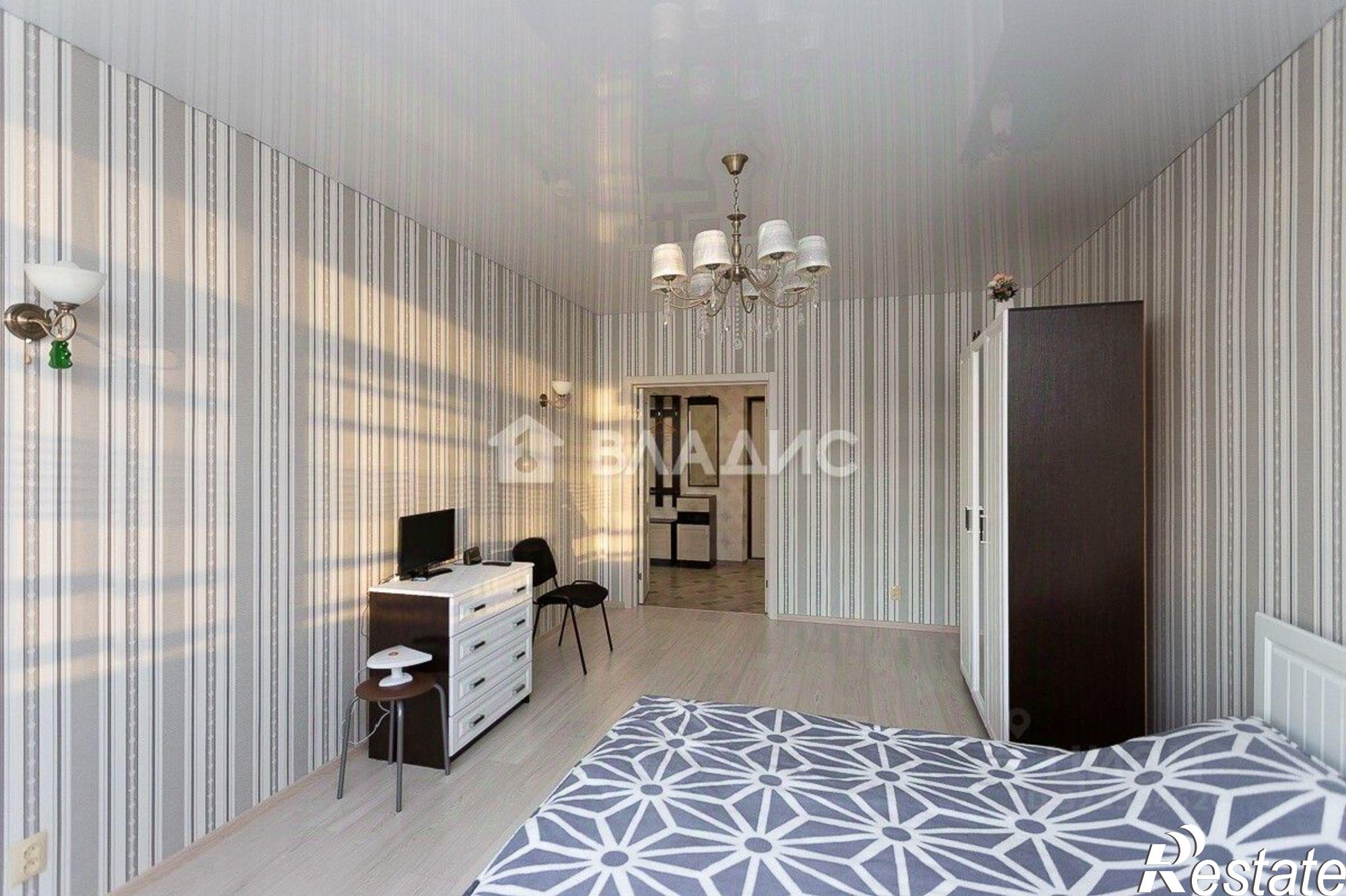 Сдать квартиру за 32 000 рублей на улица Крайнова, 3А