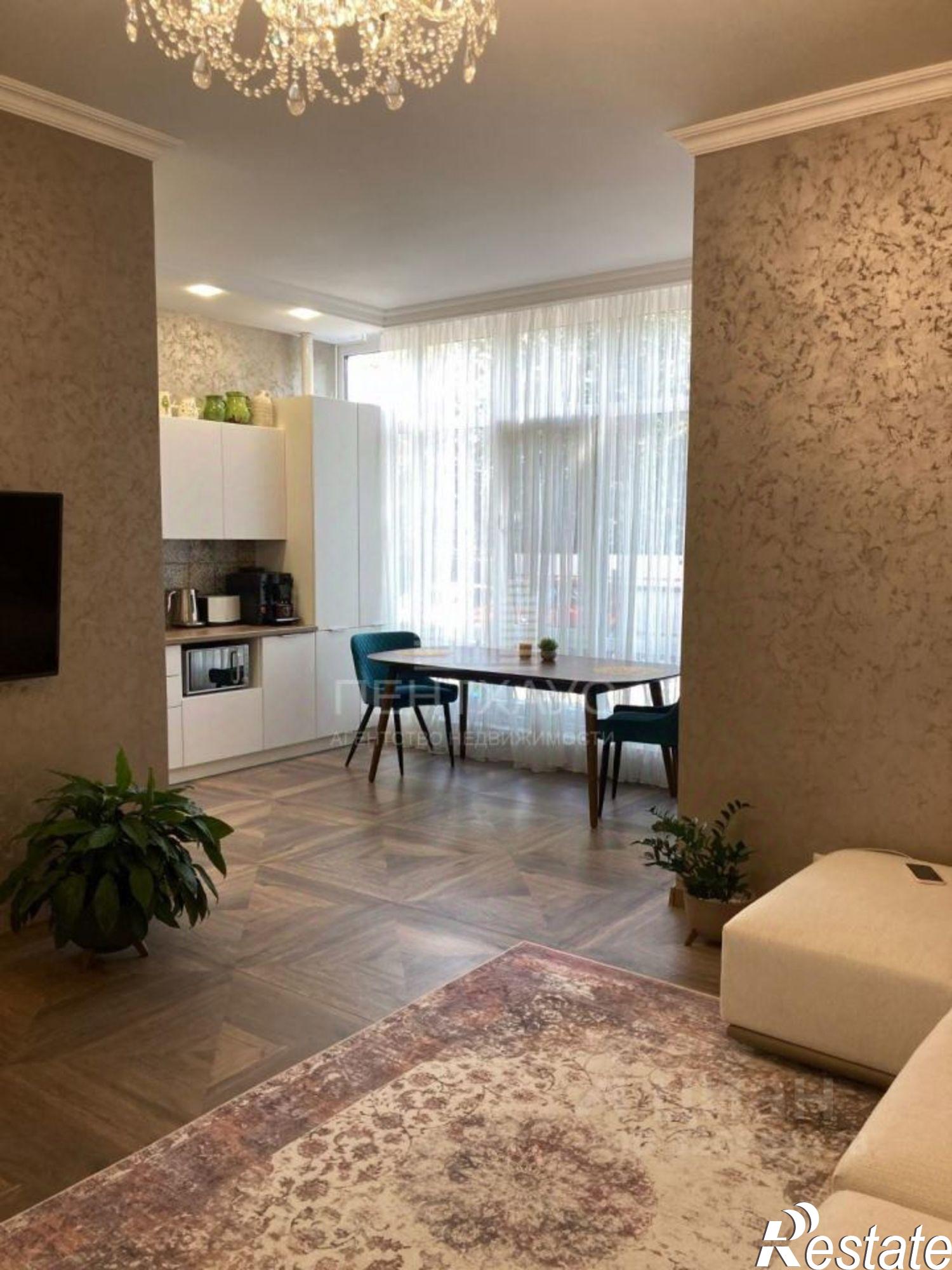 Купить квартиру за 10 000 000 рублей на Учительская улица, 6