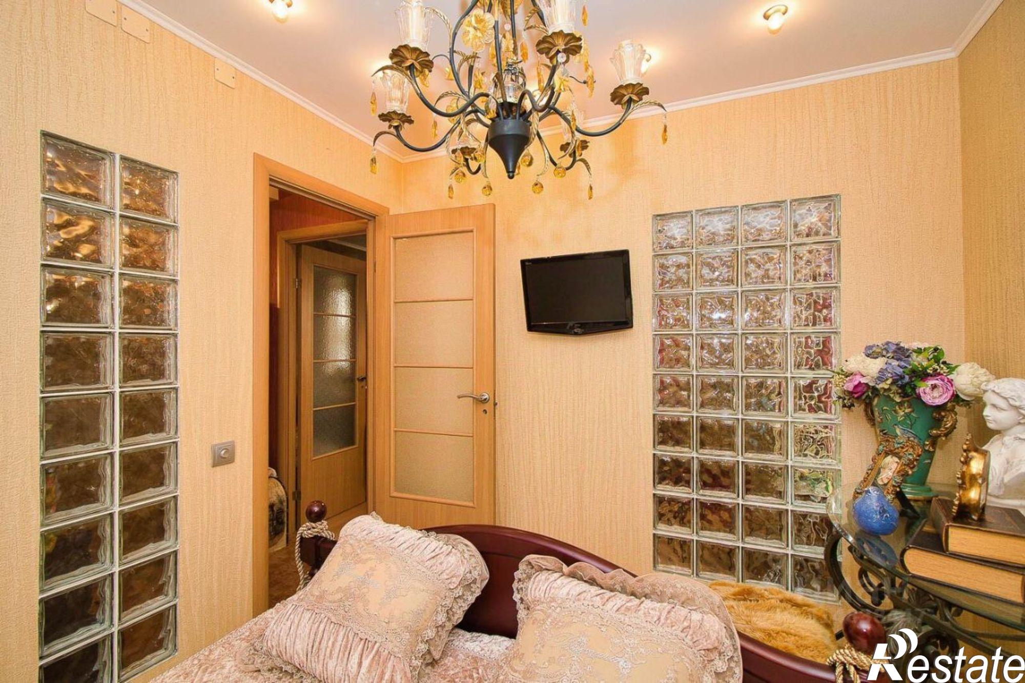 Купить квартиру за 6 890 000 рублей на Песочная улица, 68