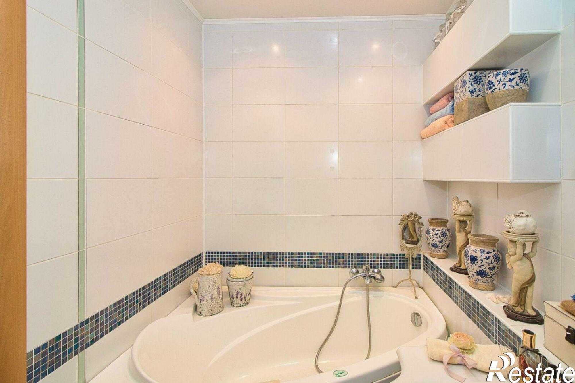 Купить квартиру за 6 890 000 рублей на Песочная улица, 68