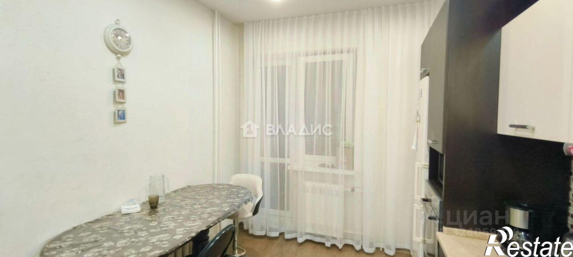 Сдать квартиру за 40 000 рублей на ул Крайнова, 4