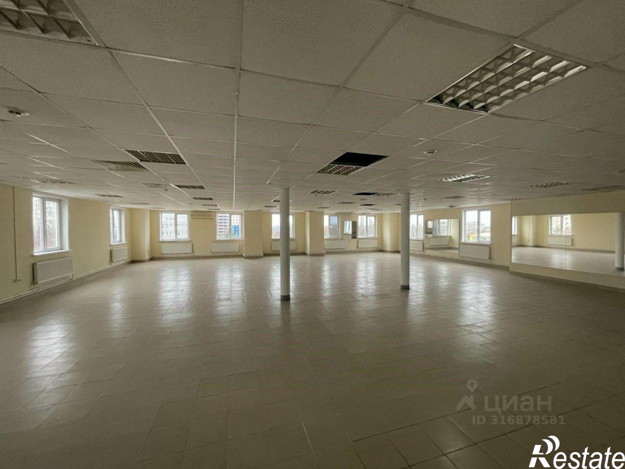 Сдать офис, помещение под офис за 100 008 рублей на улица Верхняя Дуброва, 32