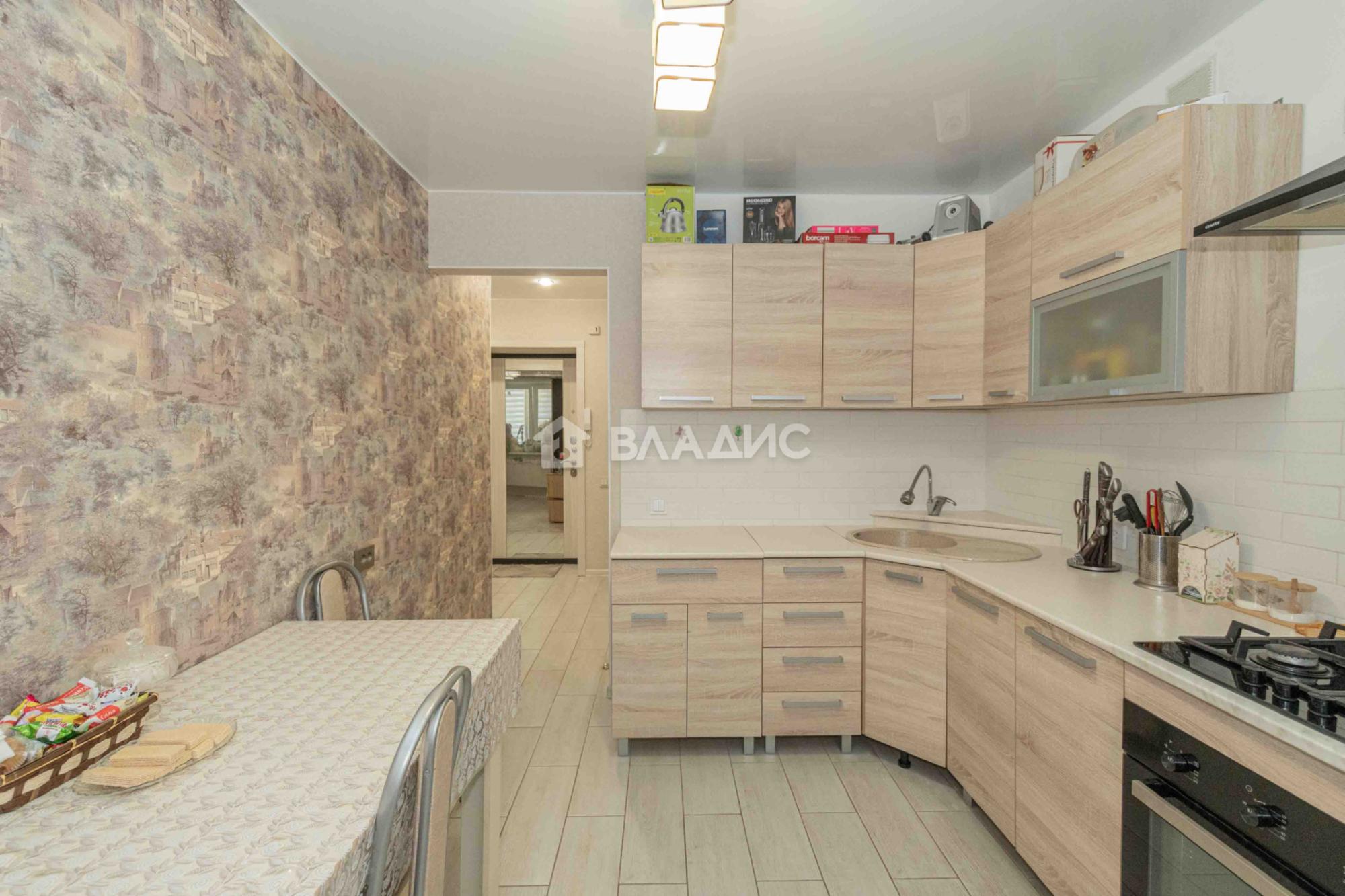 Купить квартиру за 4 570 000 рублей на Новгородская улица