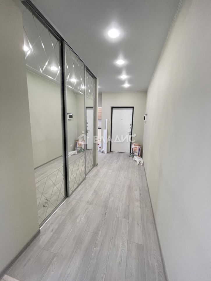 3-комн квартира улица Лакина