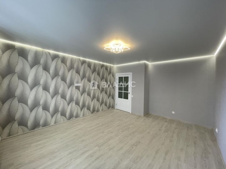 3-комн квартира улица Лакина