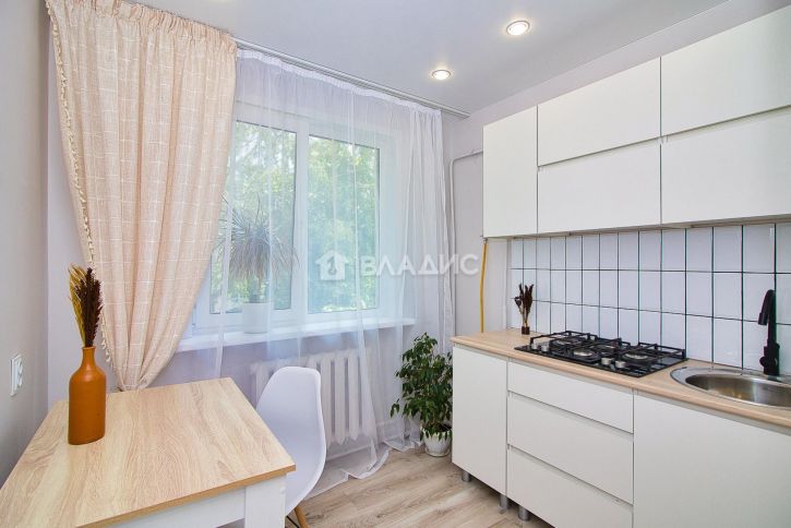 2-комн квартира улица Лакина