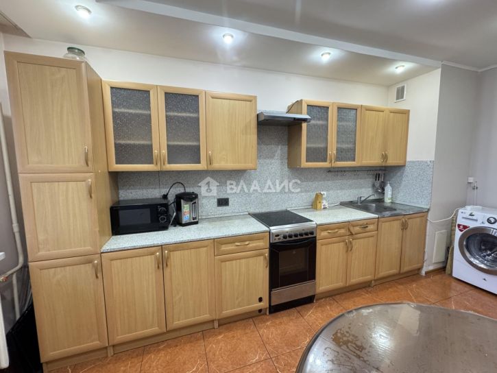 2-комн квартира улица Комиссарова