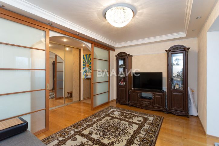 2-комн квартира улица Крайнова