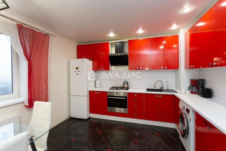 4-комн квартира улица Нижняя Дуброва