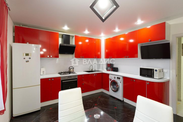 4-комн квартира улица Нижняя Дуброва