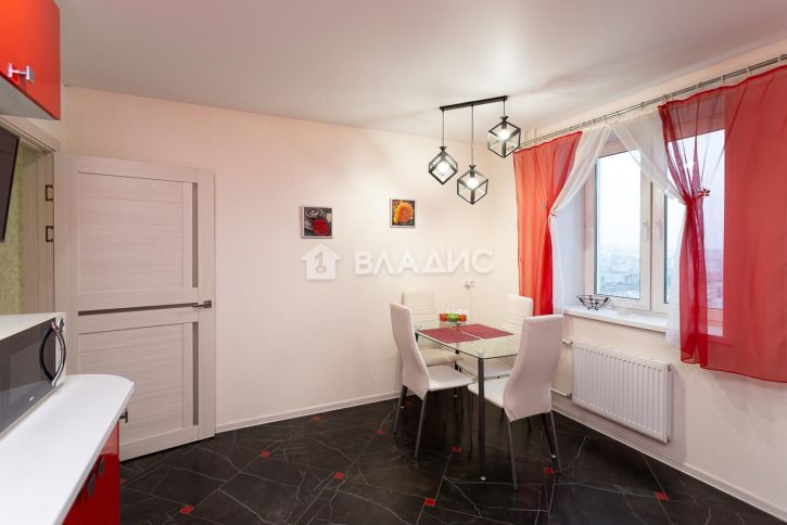 4-комн квартира улица Нижняя Дуброва