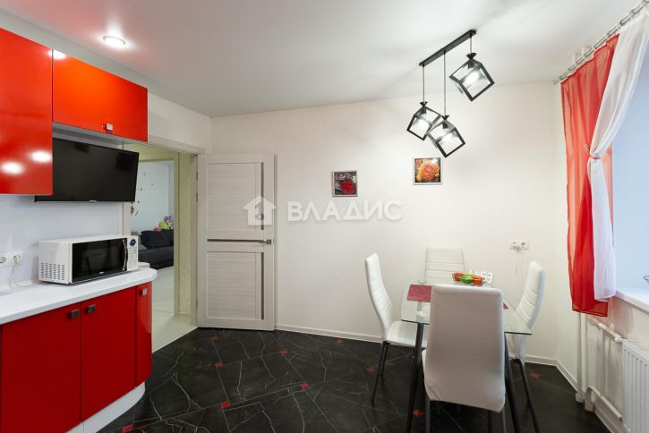 4-комн квартира улица Нижняя Дуброва