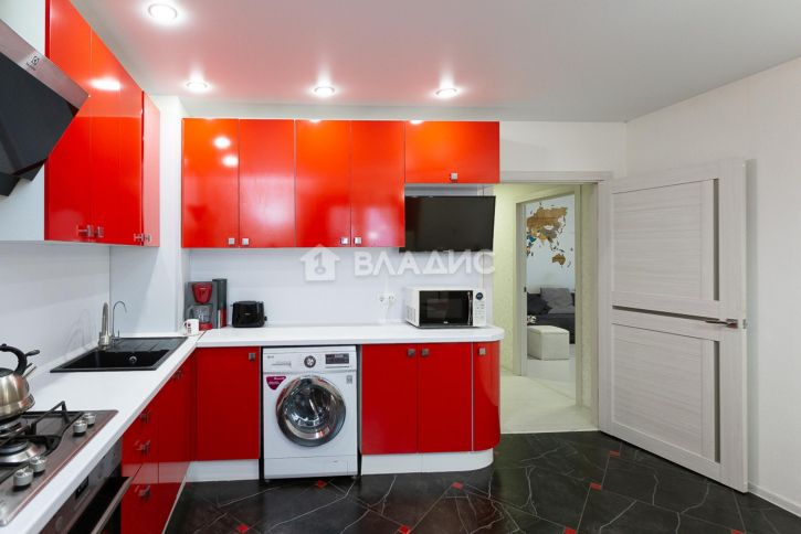 4-комн квартира улица Нижняя Дуброва