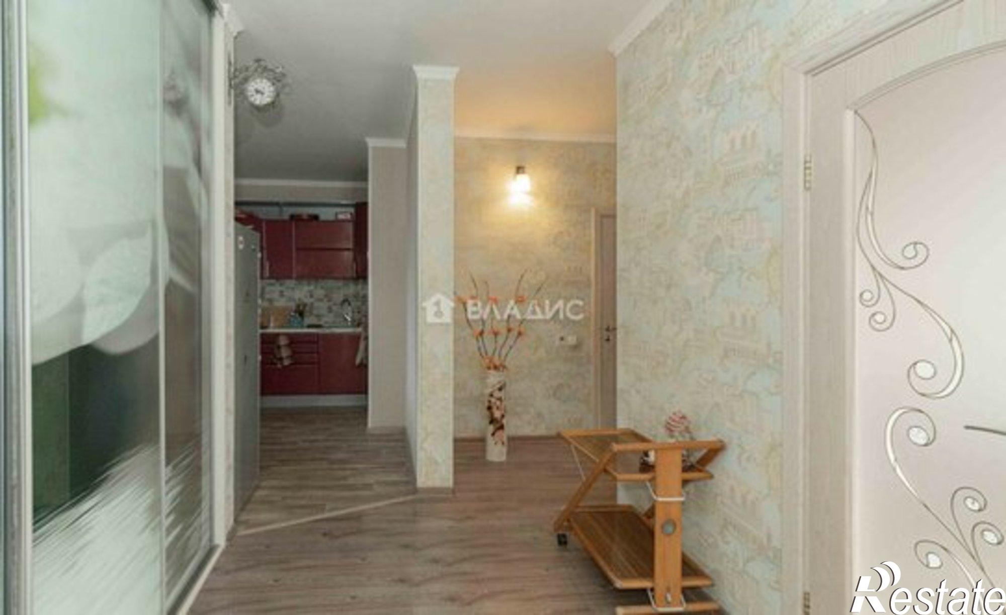 Купить квартиру за 9 790 000 рублей на улица Крайнова, 4