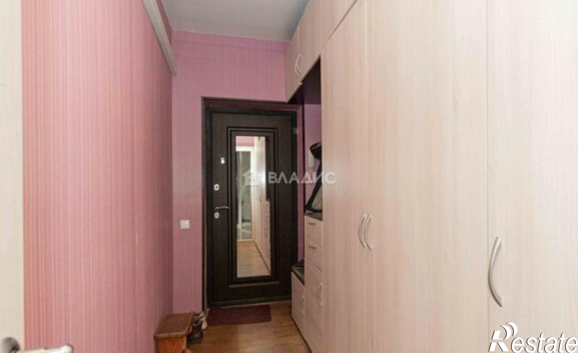 Купить квартиру за 9 790 000 рублей на улица Крайнова, 4