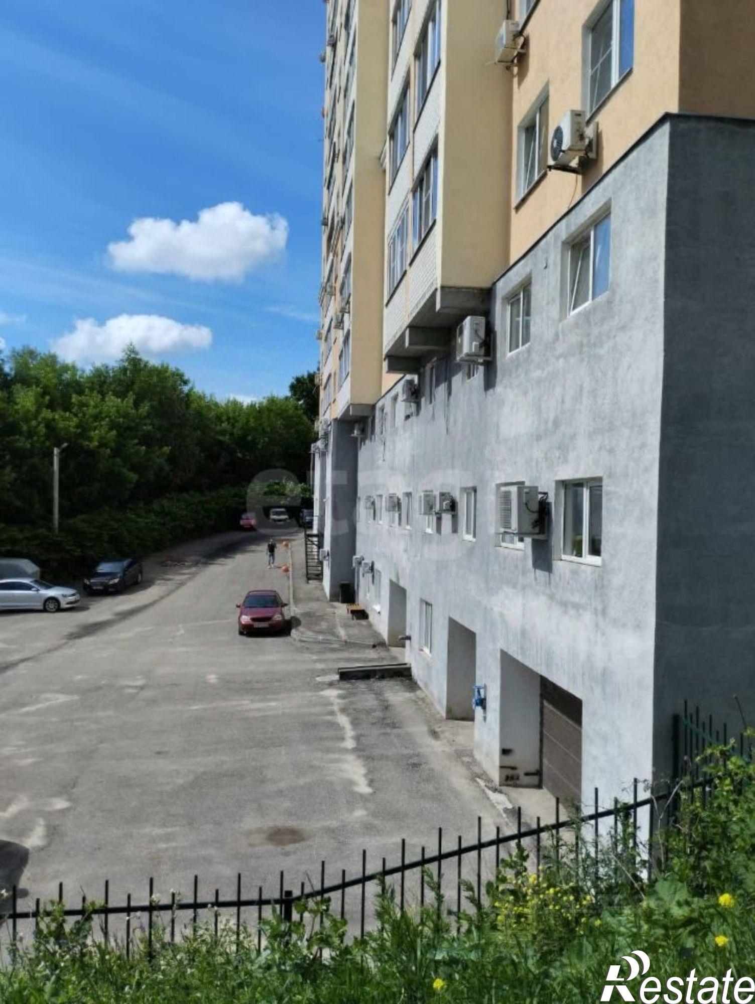 Купить гараж, место в паркинге за 2 000 010 рублей на ул Университетская, 11