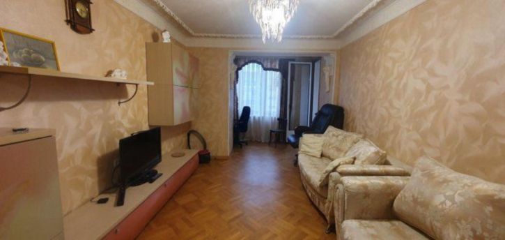 2-комн квартира Комиссарова ул, 18