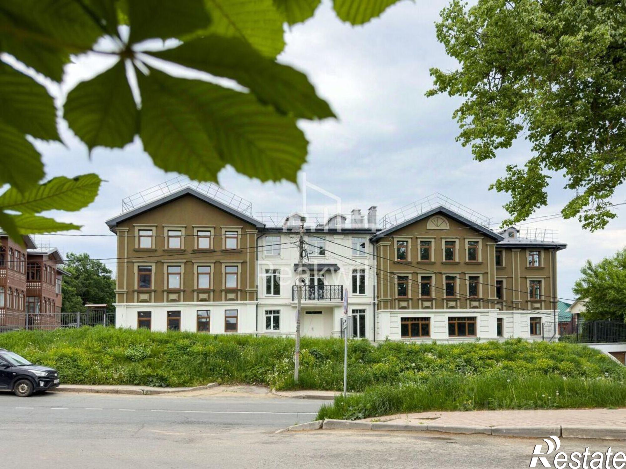 Купить помещение свободного назначения за 112 690 000 рублей на Летнеперевозинская улица, 13