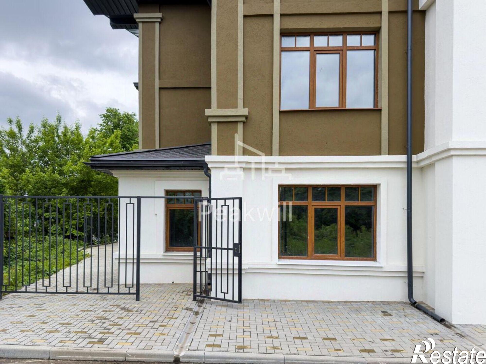 Купить помещение свободного назначения за 112 690 000 рублей на Летнеперевозинская улица, 13