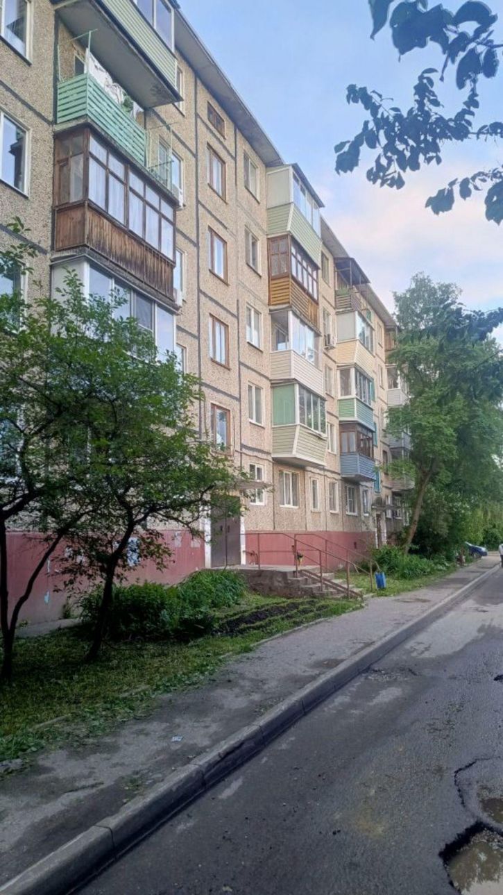 3-комн квартира Балакирева ул, 41а