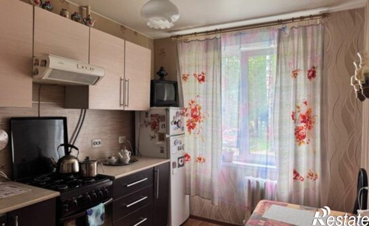 3-комн квартира улица Комиссарова, 21,  д. 21