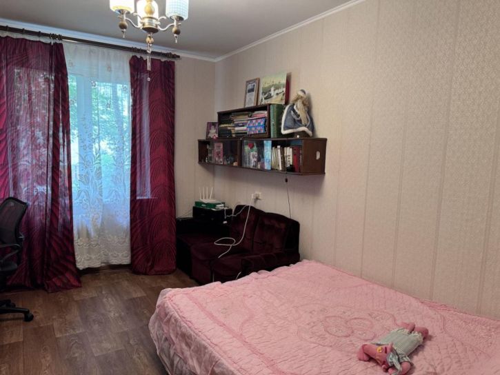 3-комн квартира Комиссарова ул, 21