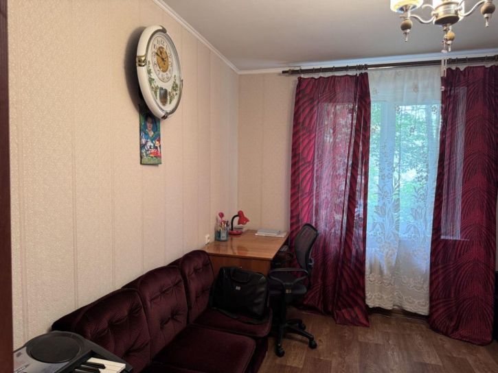 3-комн квартира Комиссарова ул, 21