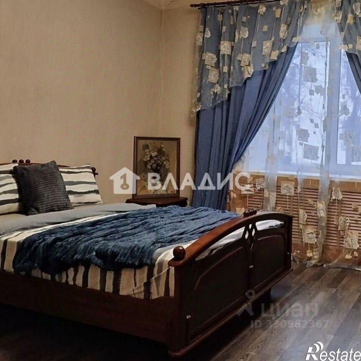 3-комн квартира улица Асаткина, 3,  д. 3
