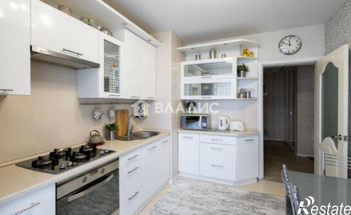 3-комн квартира улица Безыменского, 6А,  д. 6А