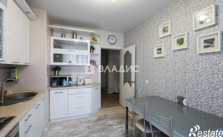 3-комн квартира улица Безыменского, 6А,  д. 6А