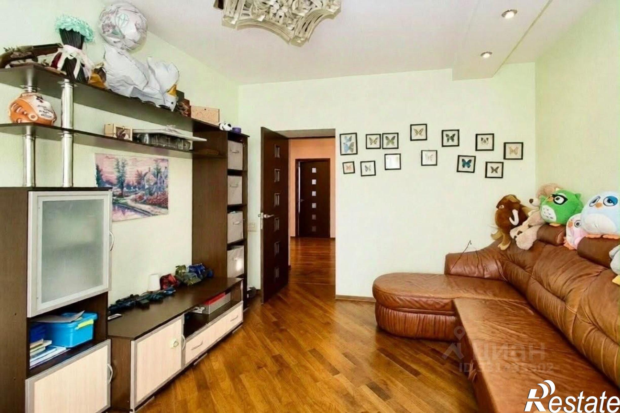 Купить квартиру за 9 998 000 рублей на ул Крайнова, 4