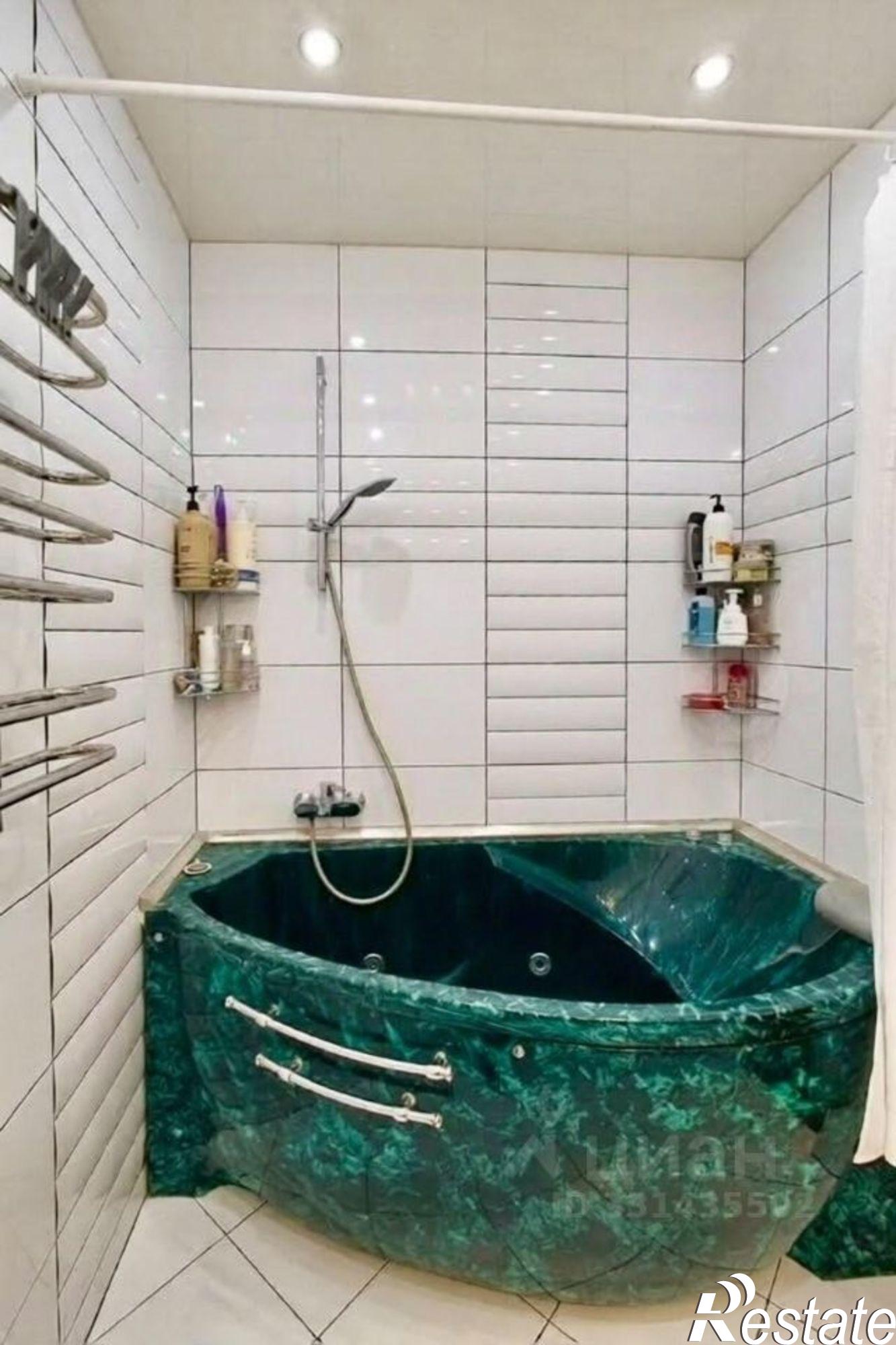 Купить квартиру за 9 998 000 рублей на ул Крайнова, 4