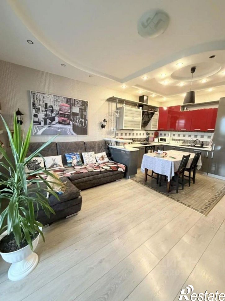 3-комн квартира пр-кт Строителей, 13Г,  д. 13Г