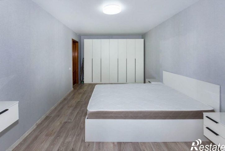2-комн квартира Комиссарова ул, 28