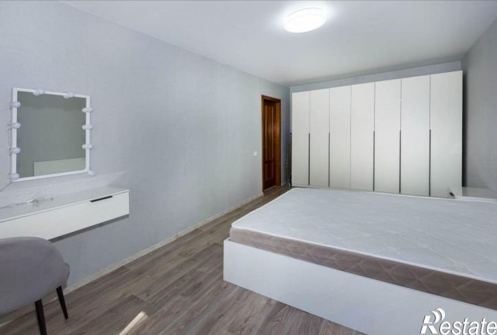 2-комн квартира Комиссарова ул, 28
