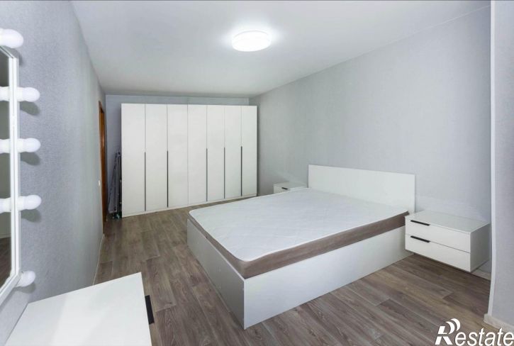 2-комн квартира Комиссарова ул, 28