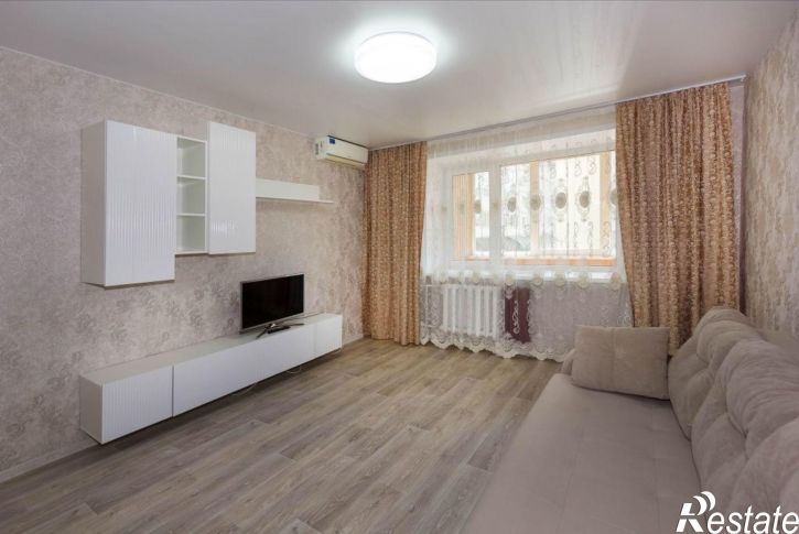 2-комн квартира Комиссарова ул, 28