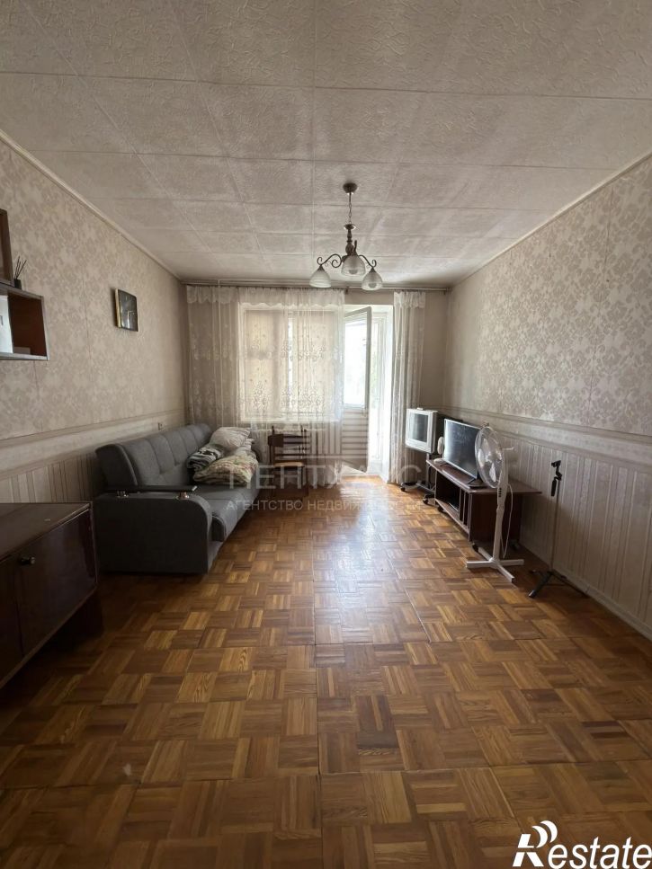 2-комн квартира проспект Строителей, 46