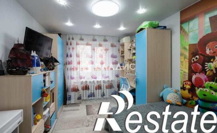 3-комн квартира улица Комиссарова, 4Б,  д. 4Б