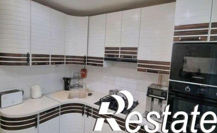 3-комн квартира улица Комиссарова, 25,  д. 25